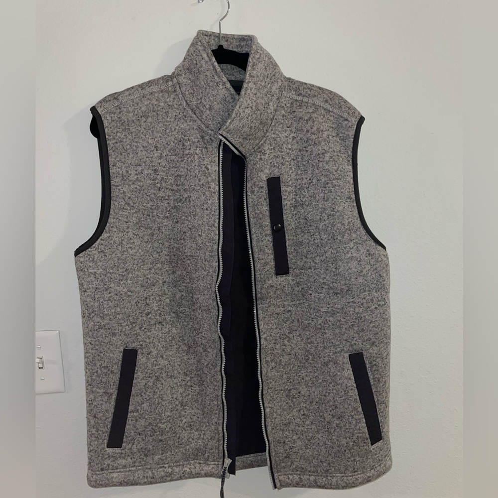 A6 - 342 St. John’s Bay gray and black vest